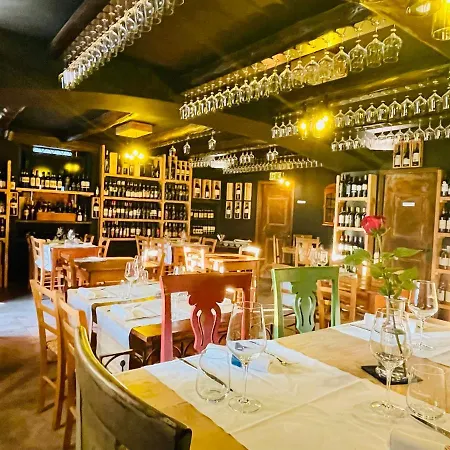 Osteria Pozzo Szálloda *
